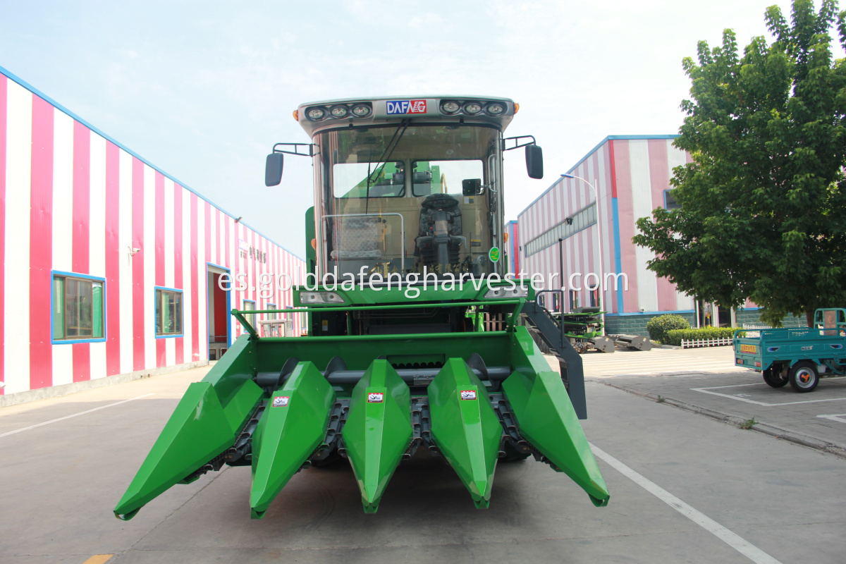 corn maize harvester 